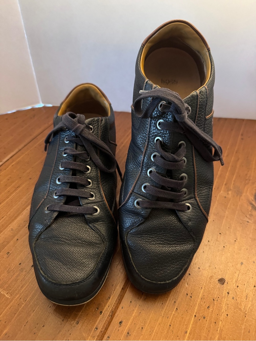 HUGO BOSS Saturn Low Profile Sneakers - Men's Size 43 (9.5 US) - Navy Blue/Tan